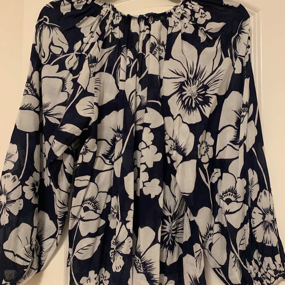 Vineyard vines top